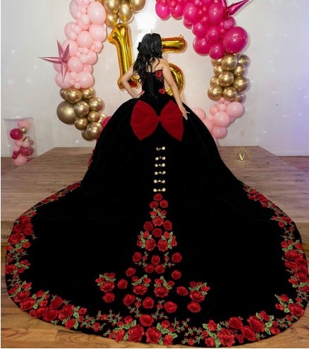 red black and gold quinceanera dress Black crêpe dress with structured shoulder, chain belt and tulle sleev main image 0